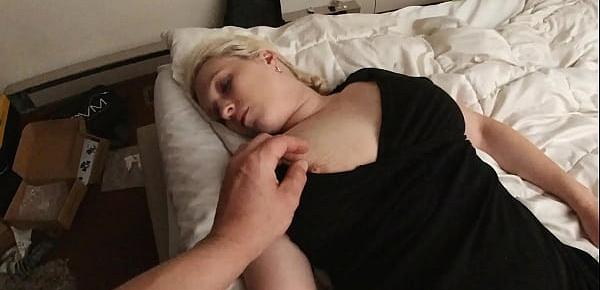  Found my younger sister in my bed drunk and passed out, so I fucked her. but she woke up !!!